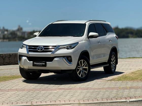 TOYOTA HILUX SW4 2.8 SRX 4X4 16V TURBO INTERCOOLER DIESEL 4P AUTOMÁTICO